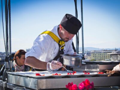 Essen und kochen über den Dächern Wiens bei Dinner in the Sky